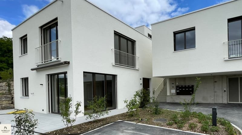 Sonnig, modern und hochwertig – 2.5 Zimmer Wohnung mit unverbaubarer Aussicht (2)