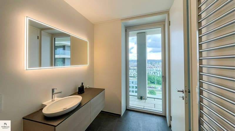 Moderne 2.5-Zimmer-Wohnung im 13. Stock mit atemberaubendem Stadtblick – Glattpark, Zürich (6)