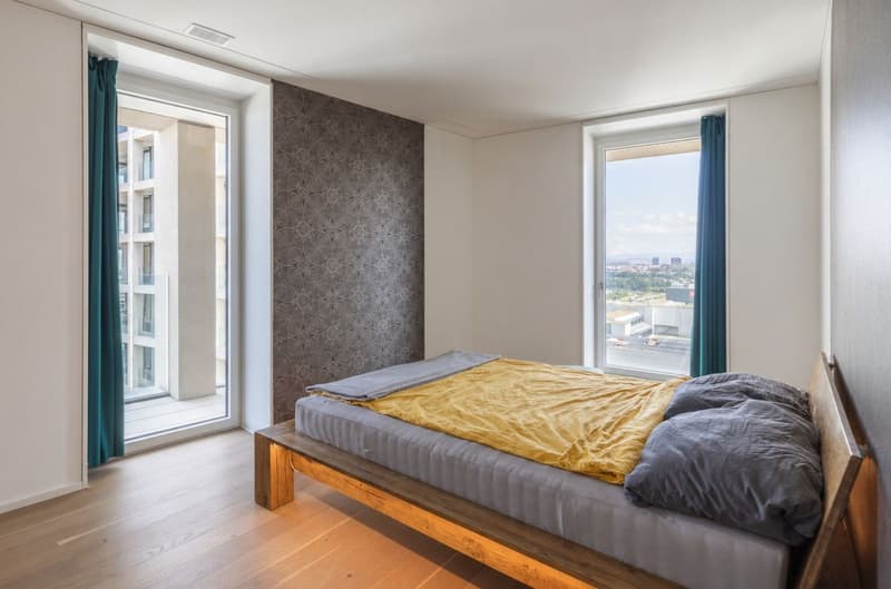 Moderne 2.5-Zimmer-Wohnung im 13. Stock mit atemberaubendem Stadtblick – Glattpark, Zürich (3)
