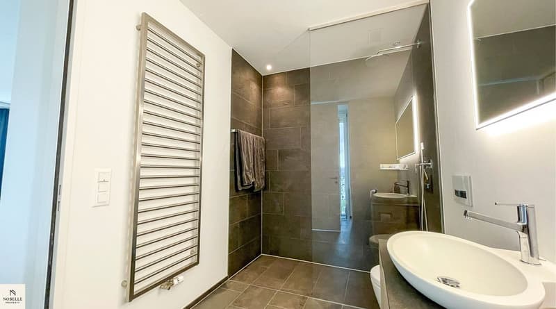Moderne 2.5-Zimmer-Wohnung im 13. Stock mit atemberaubendem Stadtblick – Glattpark, Zürich (17)