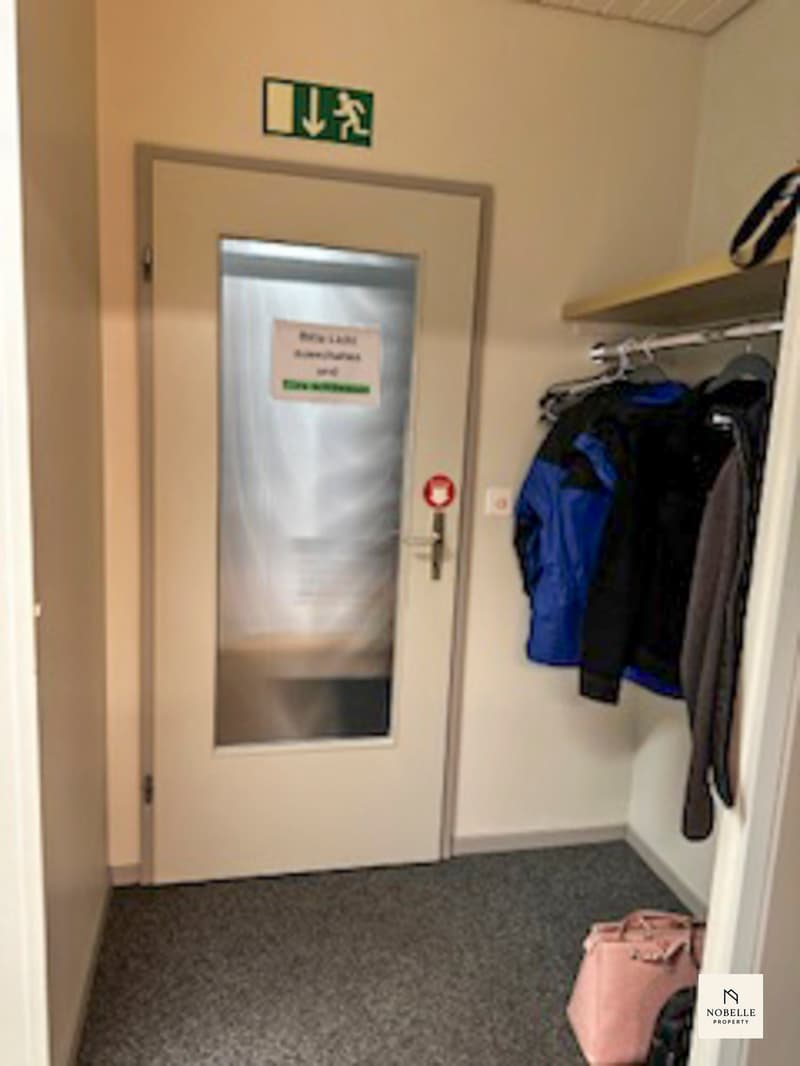 Charmantes Büro mit viel Raum zu attraktivem Mietzins (4)