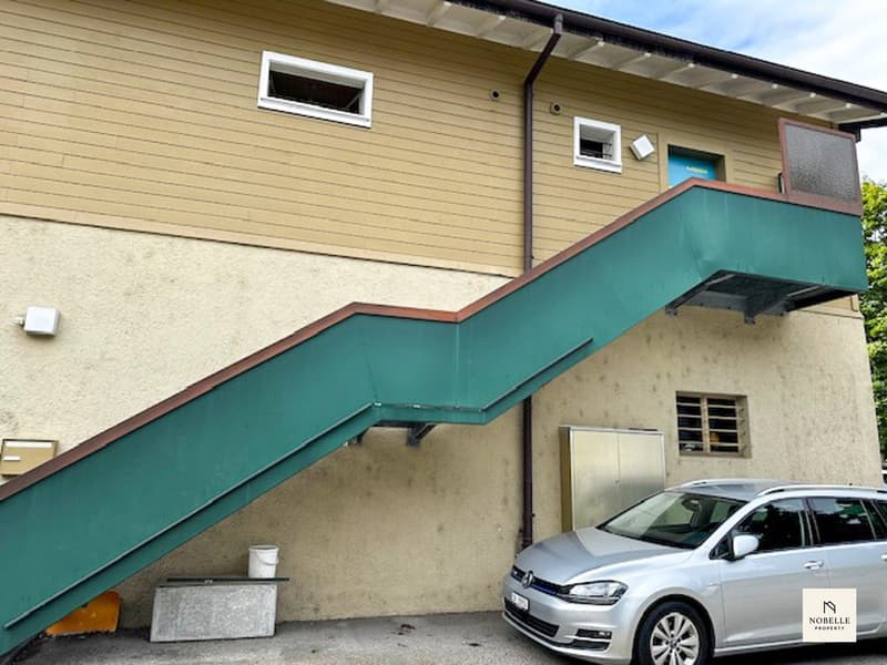 NEU: Charmantes Büro mit viel Raum zu attraktivem Mietzins (8)