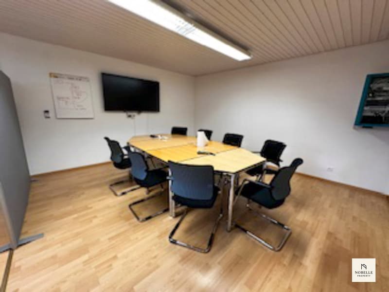 NEU: Charmantes Büro mit viel Raum zu attraktivem Mietzins (2)