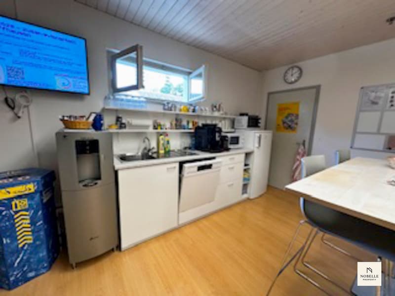 NEU: Charmantes Büro mit viel Raum zu attraktivem Mietzins (6)