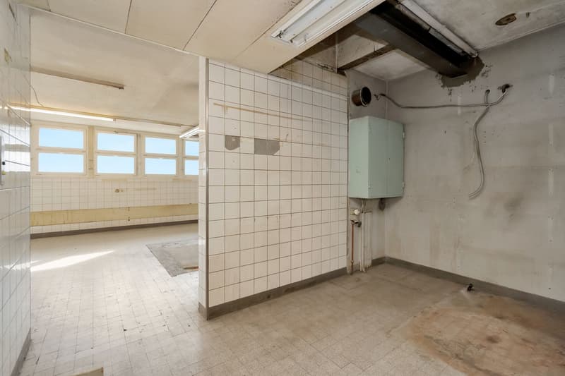 Centrally located commercial property with terrace in Steffisburg for sale (10)