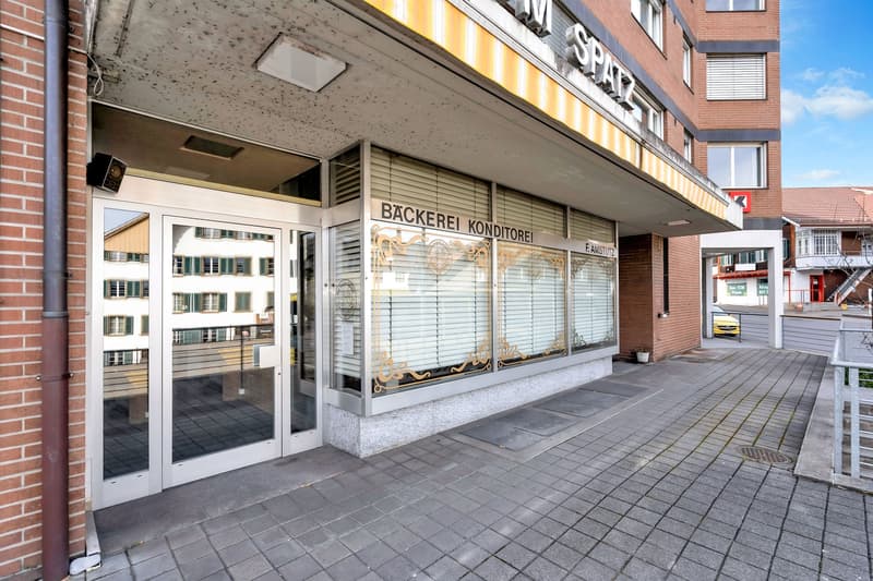 Centrally located commercial property with terrace in Steffisburg for sale (2)