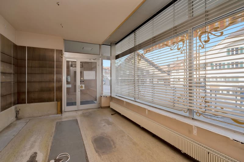 Centrally located commercial property with terrace in Steffisburg for sale (9)