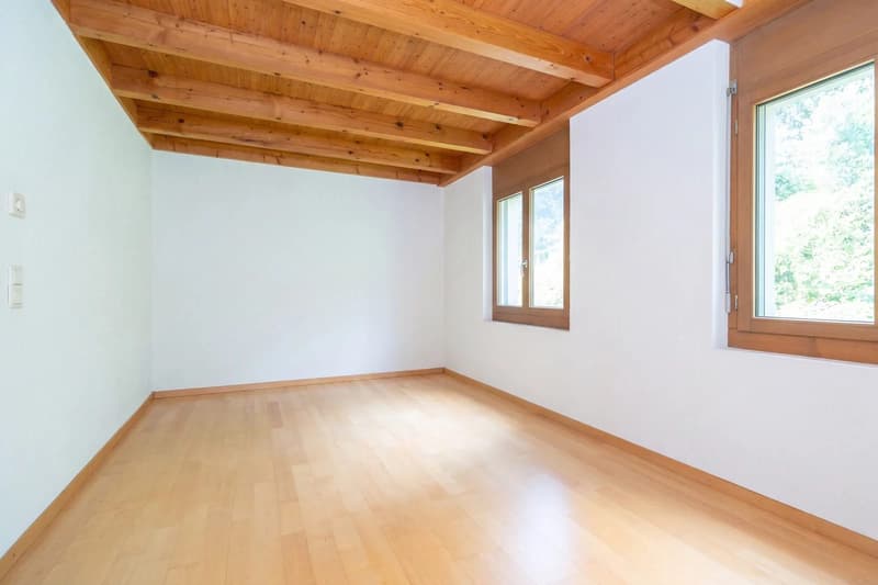 Seltene Gelegenheit: 5.5-Zimmer-Reihenhaus mit Aussensitzplätzen, zwei Balkonen und einem Einstellhallenplatz (9)