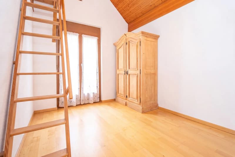 Seltene Gelegenheit: 5.5-Zimmer-Reihenhaus mit Aussensitzplätzen, zwei Balkonen und einem Einstellhallenplatz (10)