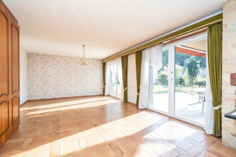 Freistehendes Einfamilienhaus mit Einliegerwohnung und Baulandreserve (3)