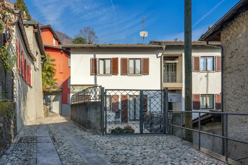 GRAVESANO · CASA UNIFAMILIARE DI NUCLEO CON AMPIA TERRAZZA (2)