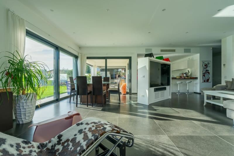 COMANO · MODERNA VILLA CON PISCINA E DOMOTICA AVANZATA (2)