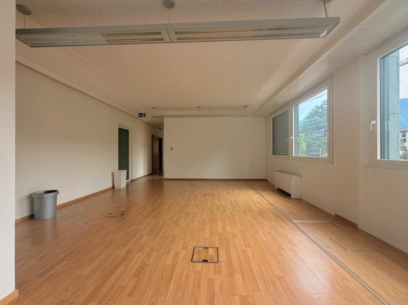 LUGANO · UFFICIO MODERNO CON CUCINA E BAGNO DISABILI · DISPONIBILE DA SUBITO (6)