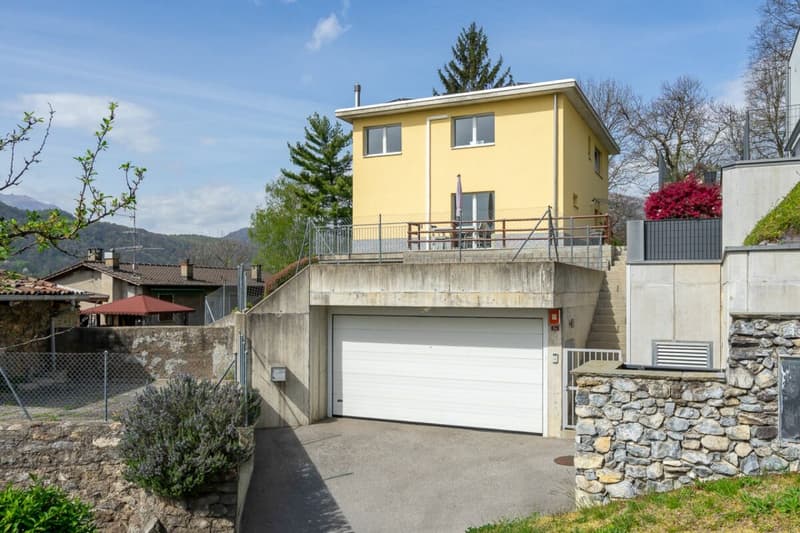 DAVESCO · CASA MODERNA CON GIARDINO E VISTA APERTA SUL LAGO DI LUGANO (14)