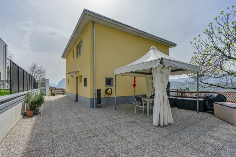 DAVESCO · CASA MODERNA CON GIARDINO E VISTA APERTA SUL LAGO DI LUGANO (13)