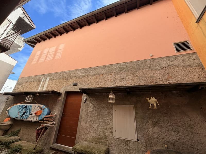 MELIDE · A HOME, A HISTORIC WINE CELLAR AND A WINE COLLECTION THAT STAYS (10)