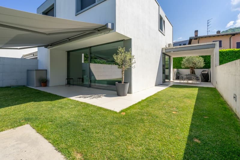VILLA LUGANESE - VILLA MINERGIE CON PISCINA RISCALDATA E GIARDINO PRIVATO (10)