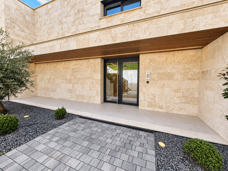 CANOBBIO - 4.5 LOCALI, FINITURE DI QUALITÀ, TERRAZZA VISTA LAGO E GIARDINO IN UN'UNICA SOLUZIONE (13)
