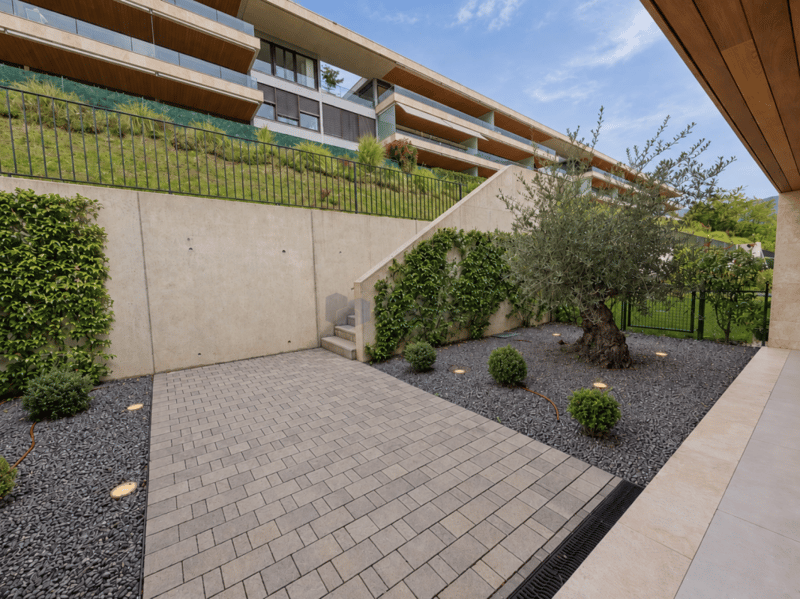 CANOBBIO - 4.5 LOCALI, FINITURE DI QUALITÀ, TERRAZZA VISTA LAGO E GIARDINO IN UN'UNICA SOLUZIONE (16)