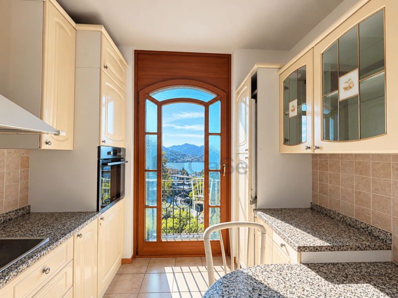 CaSe Immobiliare | 130 M² | 3 CAMERE DA LETTO | AMPIA TERRAZZA VISTA LAGO | GIARDINO | 2 POSTI AUTO (4)