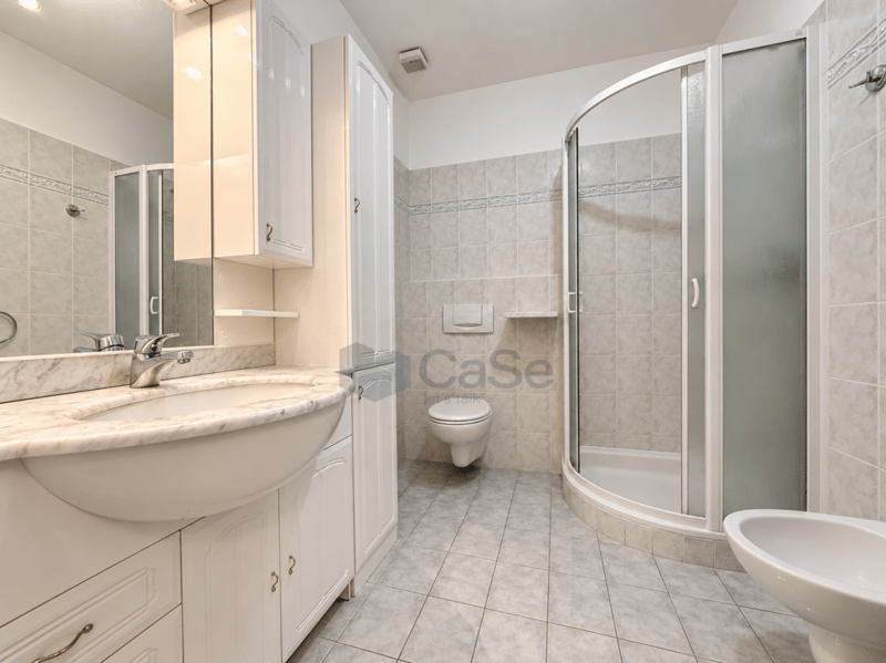 CaSe Immobiliare | 130 M² | 3 CAMERE DA LETTO | AMPIA TERRAZZA VISTA LAGO | GIARDINO | 2 POSTI AUTO (13)