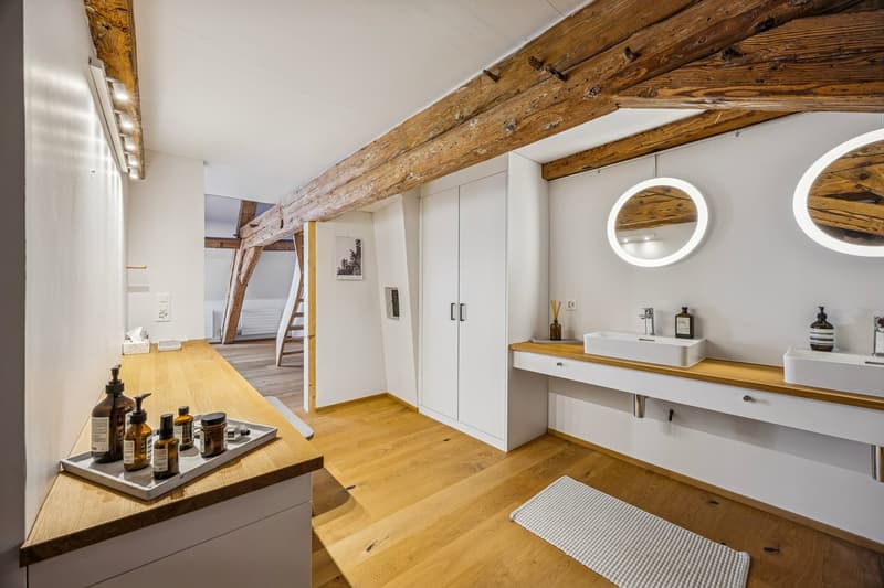 Badezimmer, Dachstock, 1. Ebene