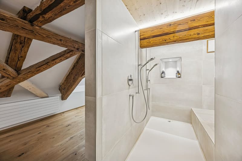 Badezimmer, Dusche, Dachstock, 1. Ebene
