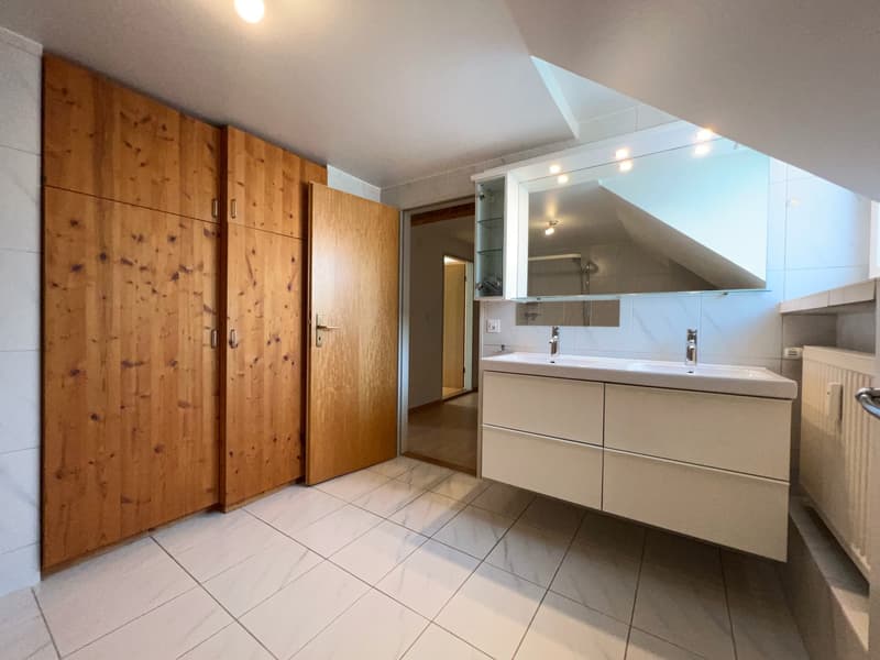 Haus-im-Haus-Feeling: Grosszügige 4-Zimmer-Maisonette-Wohnung in Binningen (12)