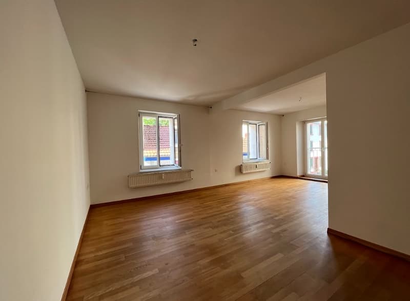 Haus-im-Haus-Feeling: Grosszügige 4-Zimmer-Maisonette-Wohnung in Binningen (2)