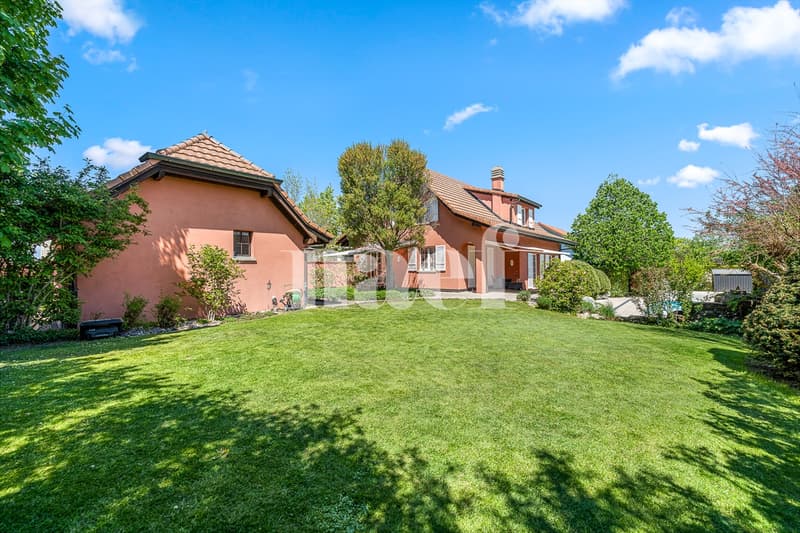 Maison individuelle de 5.5 pièces avec piscine à vendre à Neyruz (2)