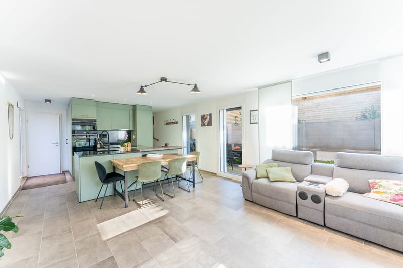 Villa jumelée de 4.5 pièces avec terrasse et balcons à vendre à Vuadens (3)