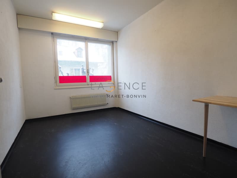 Espace de travail à louer à la journée ou au mois / centre de Sion (4)