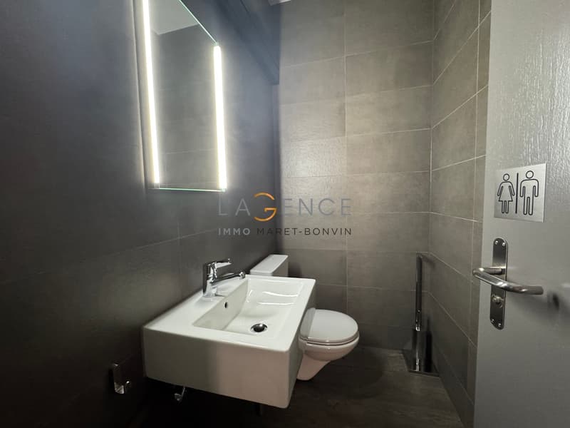 Pour investisseur - Espace commercial polyvalent et climatisé ! (5)