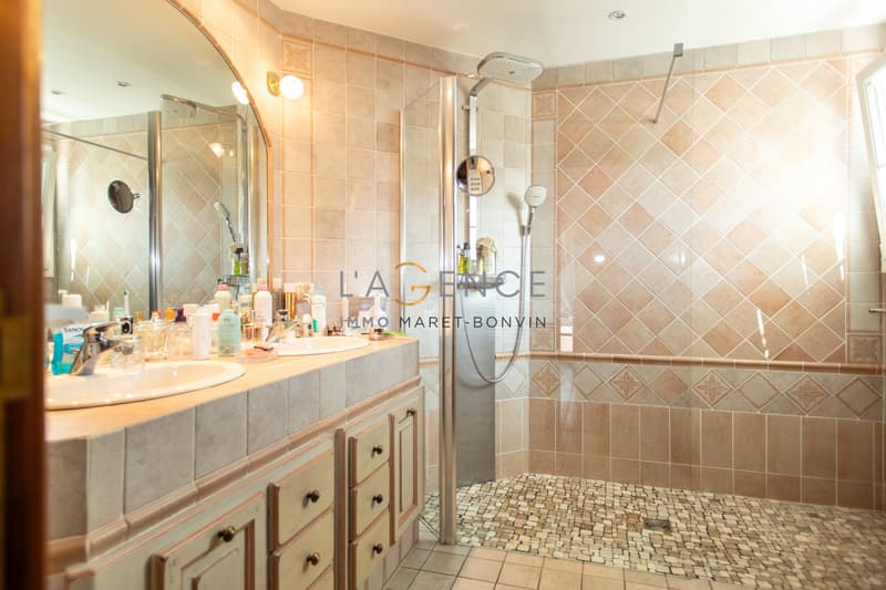 Neuvecelle - Maison 8 pièces de 189M2 (13)