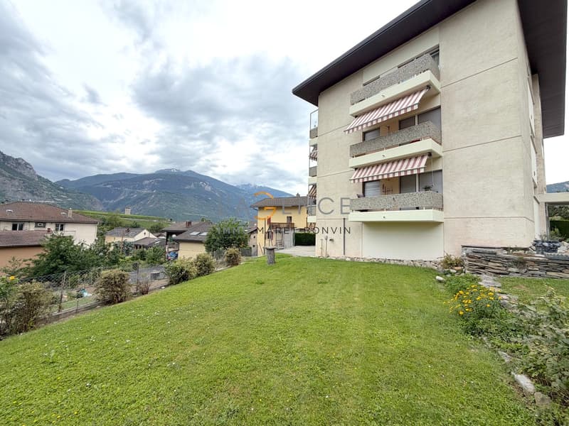 Charmant appartement de 5.5 pièces avec balcon, vue dégagée et jardin (9)