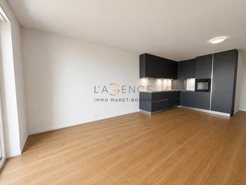 Appartement 3,5 pièces avec grand balcon, piscine et vue sur le lac (3)