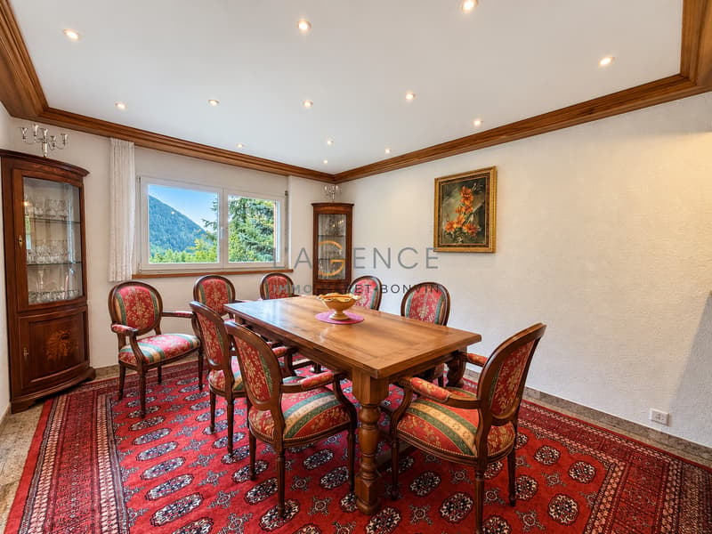 L'ELEGANCE D'UN GRAND CHALET PRIVE FACE AUX ALPES (3)