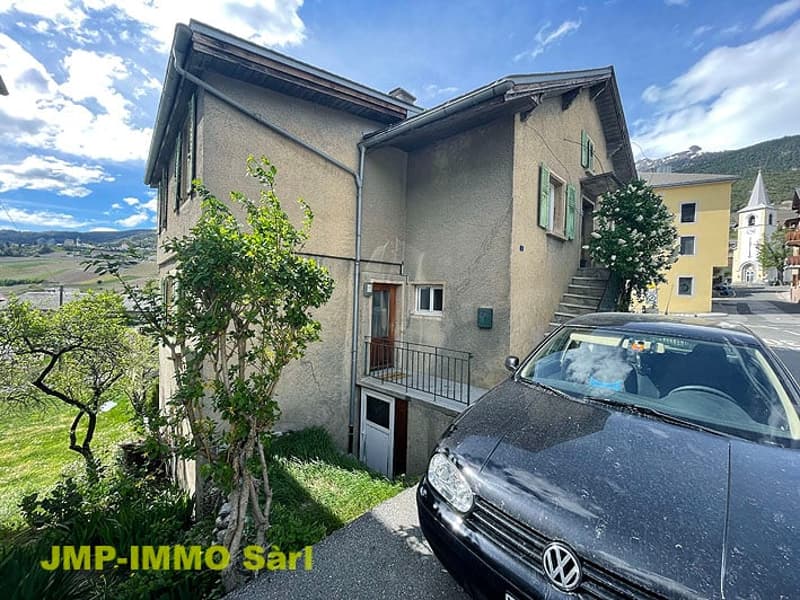 Charmant appartement de 4 pièces rénové au coeur du village de Miège (2)