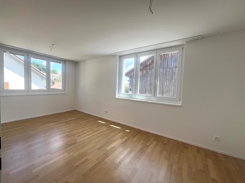 empty room, wooden floor, white walls, 3 windows, power outlets