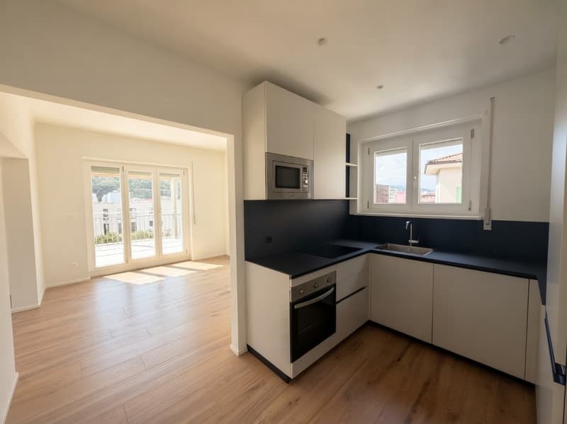 CHIASSO | Ampio appartamento di 7 locali con grande balcone (3)