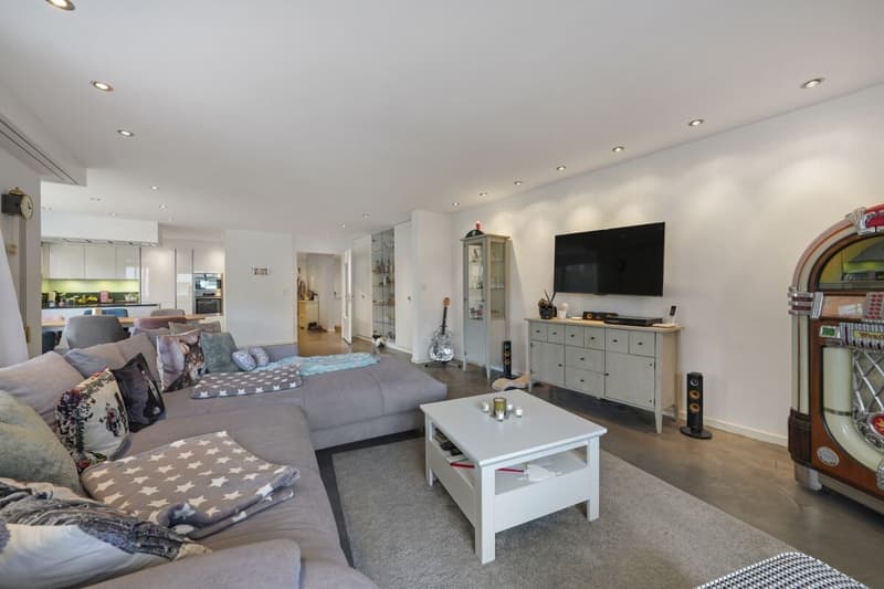 Exklusiver Wohnkomfort: 5.5-Zimmerwohnung mit ca. 150 m² Wohnfläche (2)