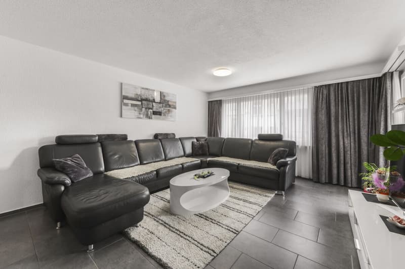 Wohnen mit Wohlgefühl: 4.5-Zimmer-Wohnung an idealer Lage (2)