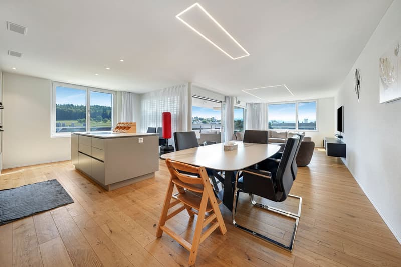 Ein Zuhause mit Weit- und Bergblick sowie hoher Wohnqualität (7)