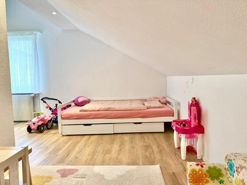 Frisch saniertes 4.5-Zimmer-Einfamilienhaus mit Pool & Ausbaupotenzial (12)