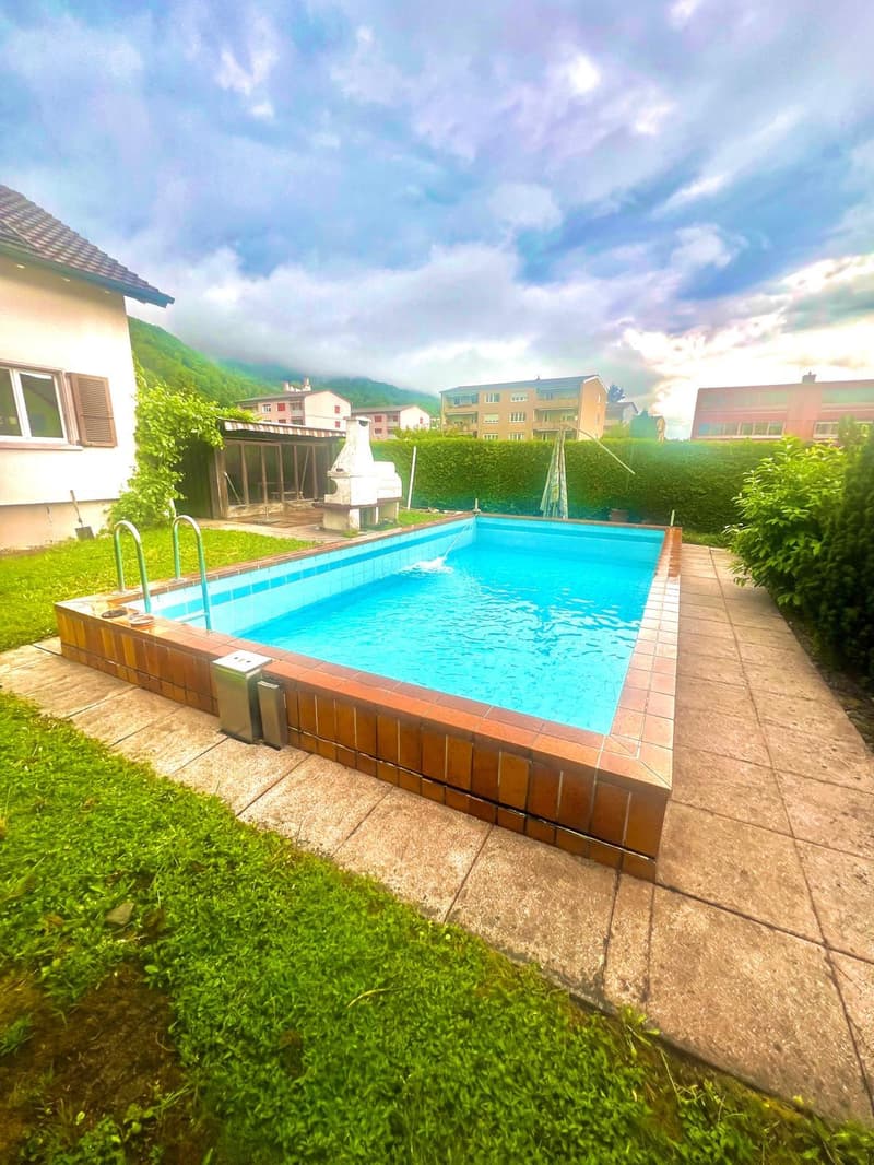 Frisch saniertes 4.5-Zimmer-Einfamilienhaus mit Pool & Ausbaupotenzial (16)