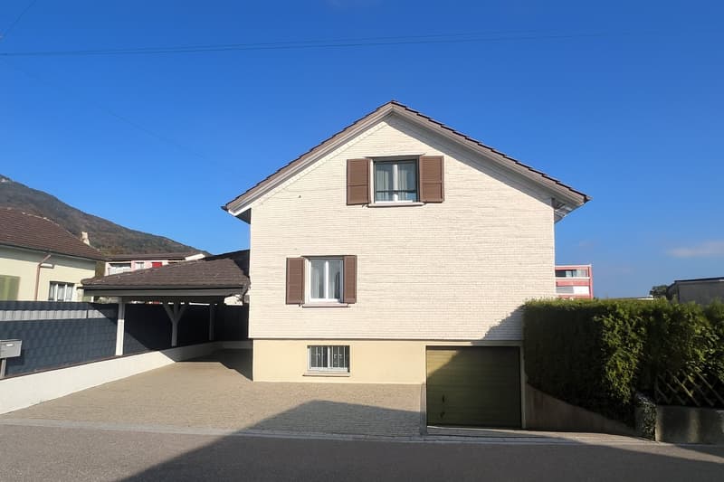 Frisch saniertes 4.5-Zimmer-Einfamilienhaus mit Pool & Ausbaupotenzial (2)