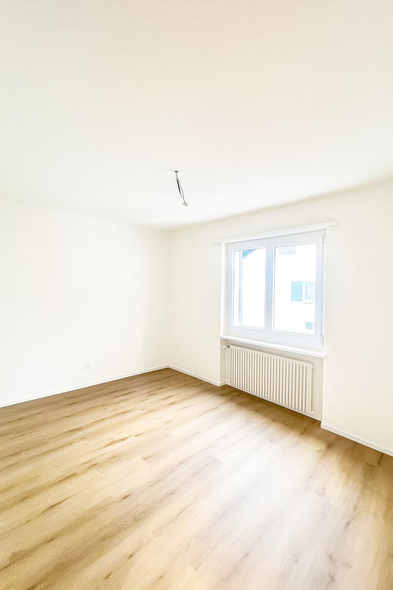 Frisch saniertes 4.5-Zimmer-Einfamilienhaus mit Pool & Ausbaupotenzial (5)