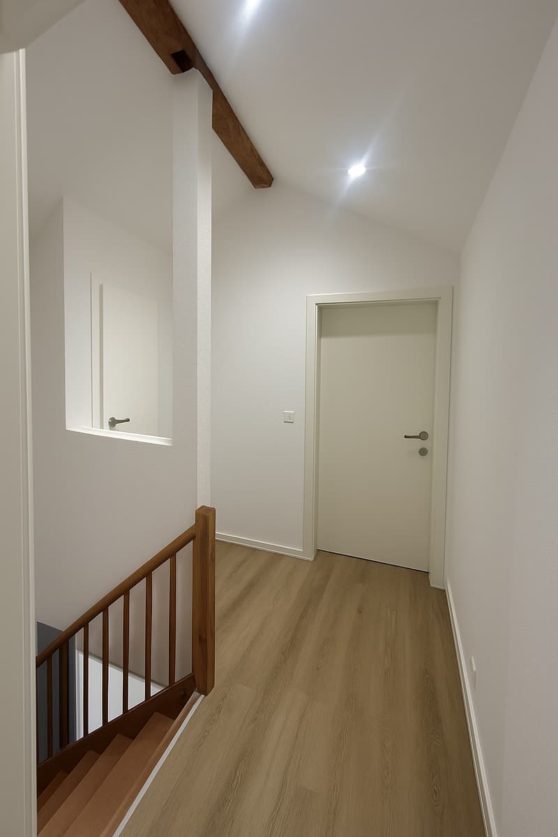 Frisch saniertes 4.5-Zimmer-Einfamilienhaus mit Pool & Ausbaupotenzial (11)