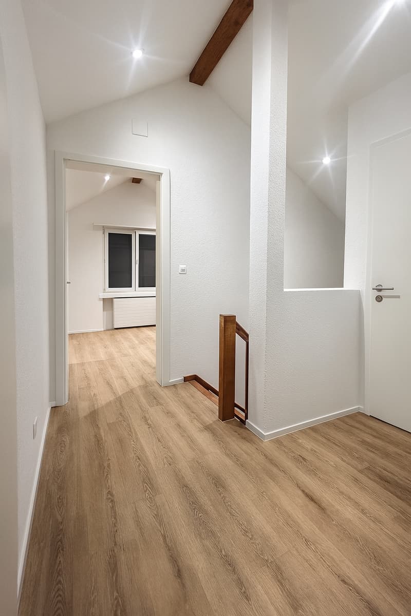 Frisch saniertes 4.5-Zimmer-Einfamilienhaus mit Pool & Ausbaupotenzial (9)