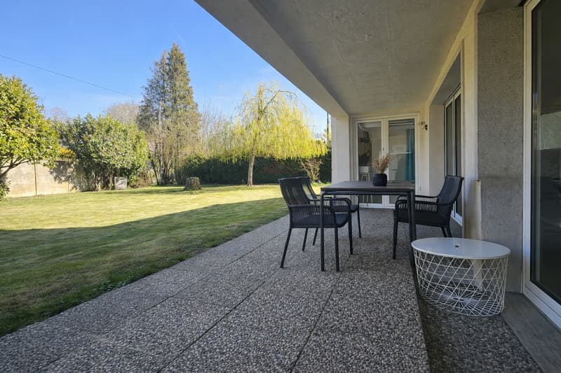 Élégante villa familiale avec grand jardin plat et fort potentiel à Founex (4)